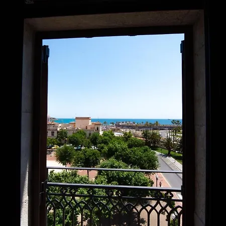 Port Plaza Apartment *