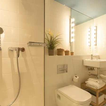 Port Plaza Apartment *